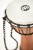 Bęben djembe 7 cali w kolorze Twisted Amber na tle drewnianym, syntetyczny naciąg