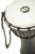 Czarne djembe umieszczone na drewnianym podłożu z widocznym bokiem instrumentu