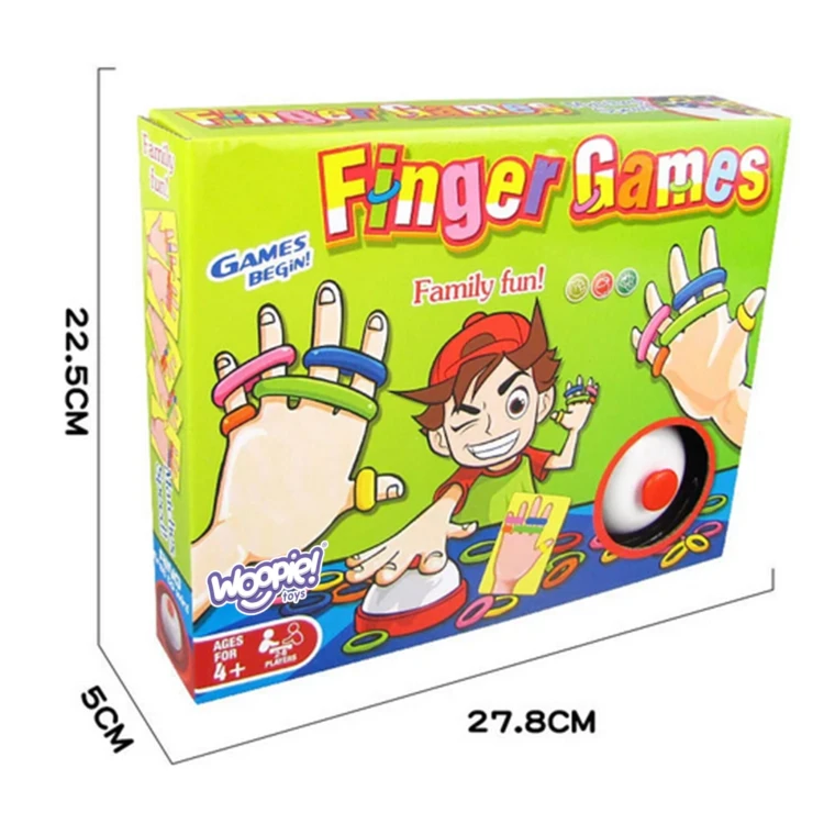 Dziecko skupione na układaniu wzoru w Finger Games WOOPIE — moment koncentracji i nauki precyzyjnych ruchów