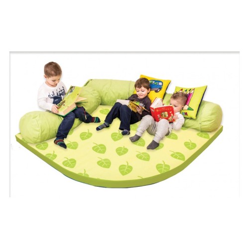 Widok z góry narożnego materaca Listki dużego — duży format 140 x 140 cm idealny do strefy relaksu i zabawy dla dzieci