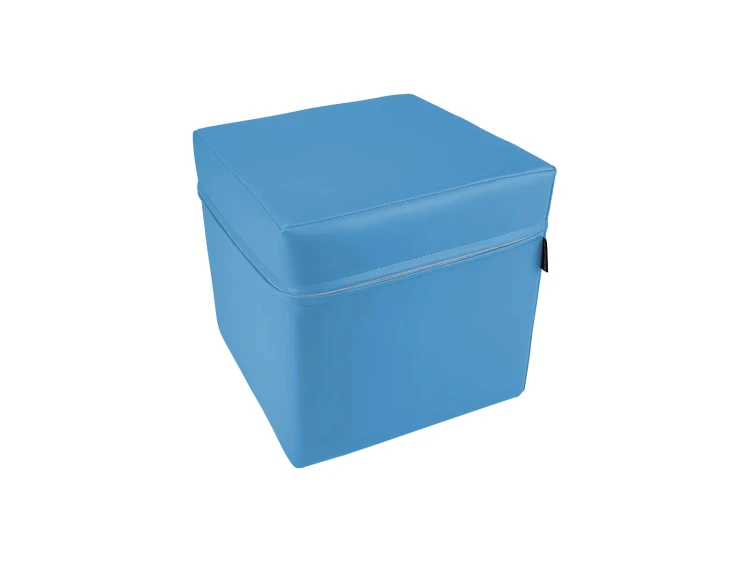 Kostka rehabilitacyjna 40 x 40 x 40 cm ustawiona na podłożu gabinetowym, widoczne szczegóły tapicerki i krawędzi oraz proporcje bryły