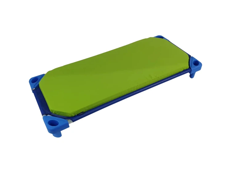 Perspektywa boczna materaca 126 x 52 x 5 cm pokazująca wysokość 5 cm i równomierne wypełnienie z pianki