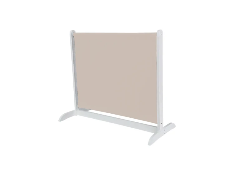 Parawan o wymiarach 92 × 39,5 × 76,5 cm z poszyciem z mikrofazy, pokazany w aranżacji kącika dziecięcego