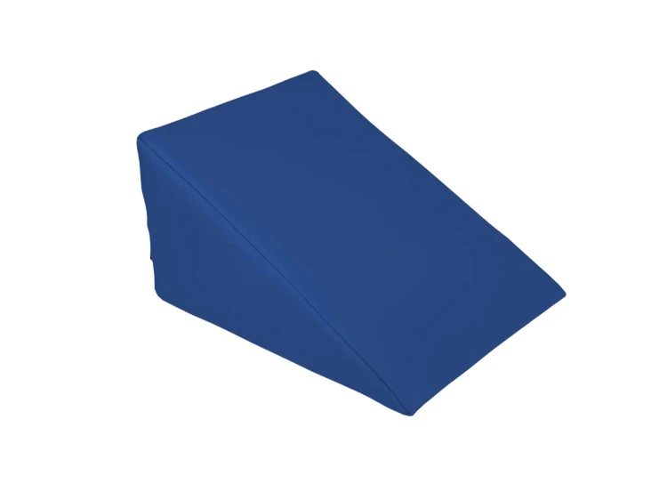 Detal górnej powierzchni klina rehabilitacyjnego 30 x 20 x 16 cm pokazujący strukturę i profil kształtki piankowej stosowanej w fizjoterapii