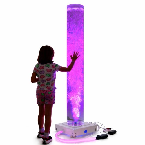 Kolumna wodna RGBW 200 × 20 cm ustawiona w sali Snoezelen jako element integracji sensorycznej dzieci