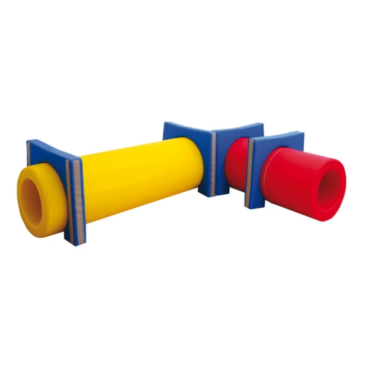 Tunel piankowy używany w sali zabaw jako część toru przeszkód, widoczna średnica Ø 60 cm i długość 200 cm