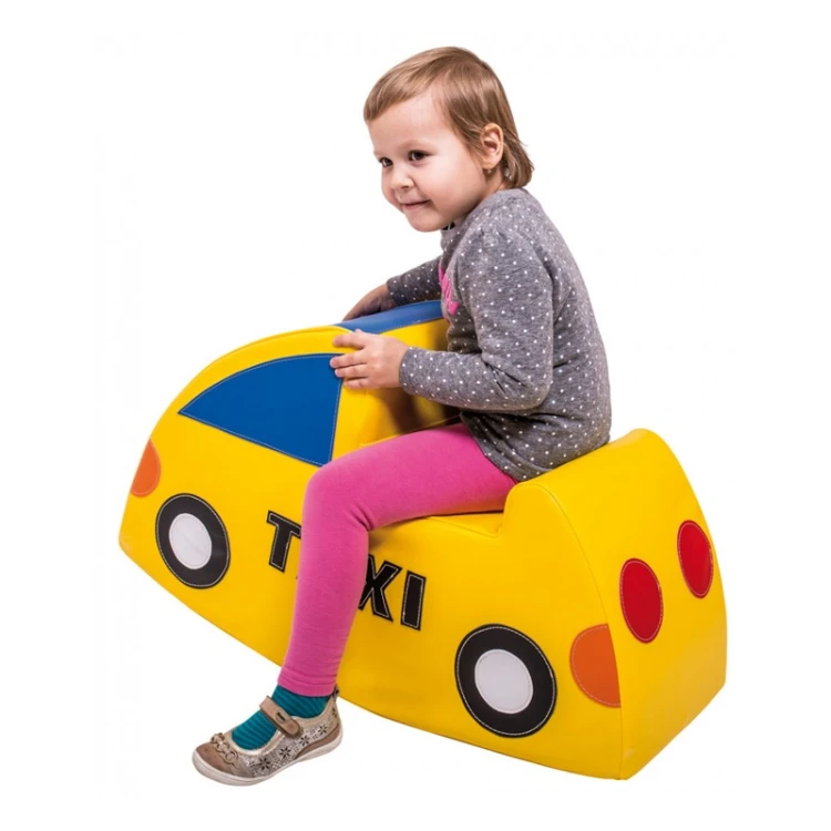 Szczegół przyszytych elementów dekoracyjnych na bujaku Taxi, pokazujący sposób wykończenia i trwałość przeszyć