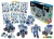 Widok zestawu od góry z rozrzuconymi elementami w pięciu kolorach: czerwonym, niebieskim, żółtym, zielonym i białym