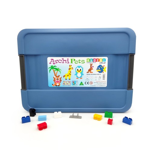Zbliżenie kolorowych elementów ArchiPets ukazujące różne kształty cegiełek konstrukcyjnych w rozmiarach 1–4 cm.