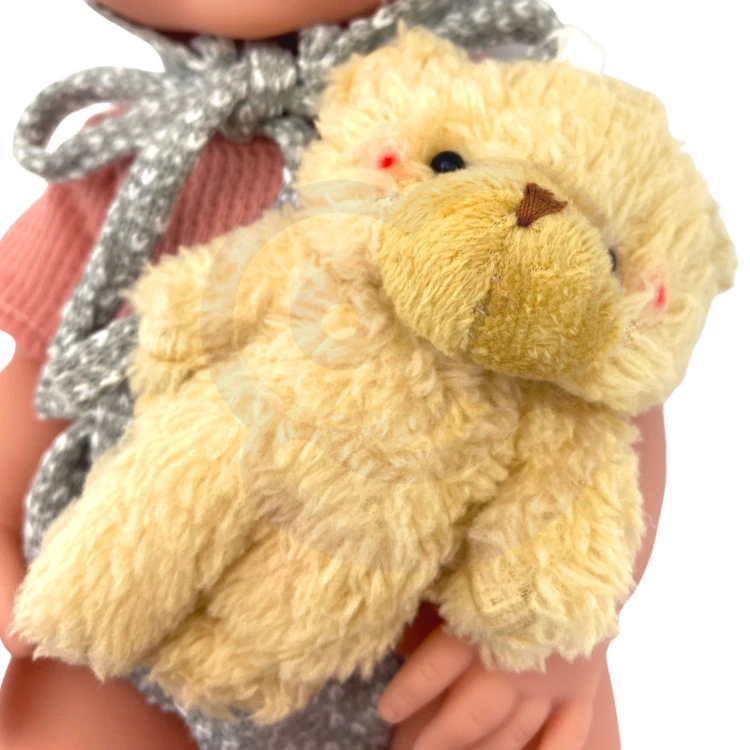 Pełna sylwetka lalki 36 cm WOOPIE — stojąca w ubranku z misiem, zdjęcie ukazuje całą postać