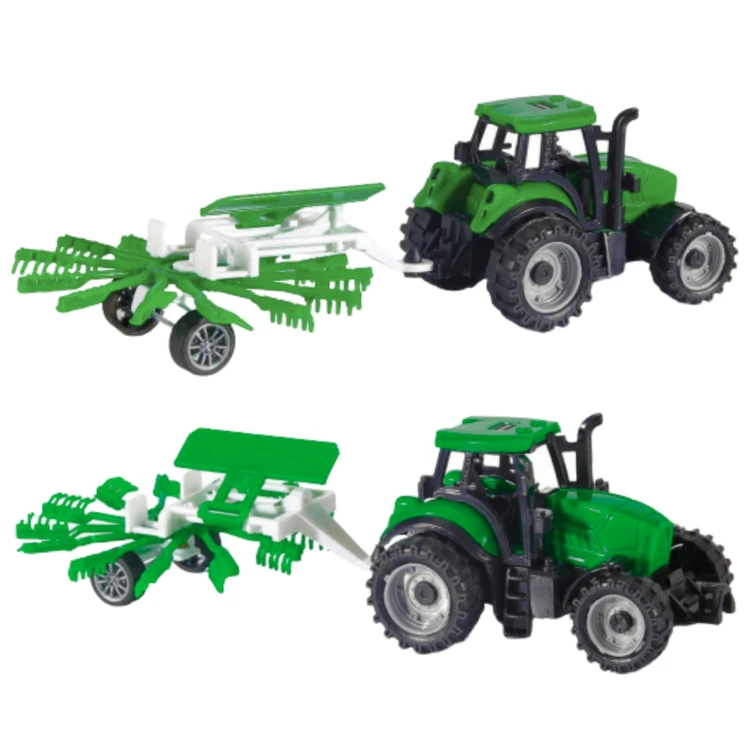 Ujęcie z tyłu pokazujące tylne koła i zaczep zgrabiarki — traktor Woopie w skali zabawki