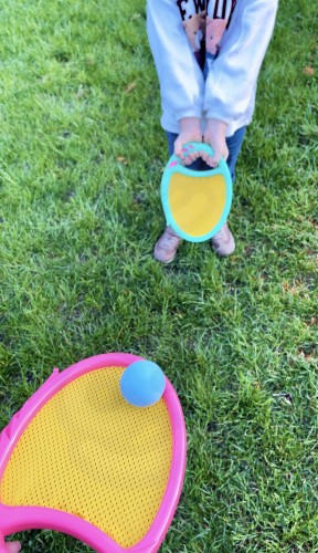 Zbliżenie na paletki CATCH BALL z piankową rączką — widoczna powierzchnia do łapania piłki i logo WOOPIE