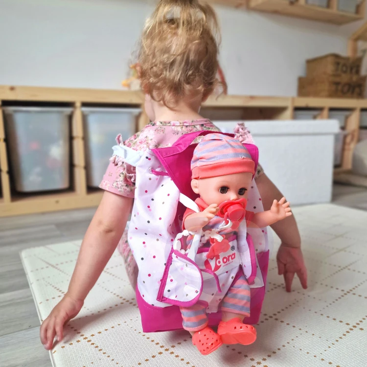 Lalka Bobas WOOPIE w ubranku — zbliżenie na twarz lalki i detale wyrazu oraz makijażu