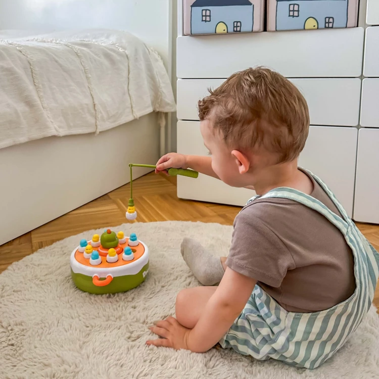 Komplet akcesoriów WOOPIE ułożony w pudełku — miejsce na katapultę i oddzielne przegródki