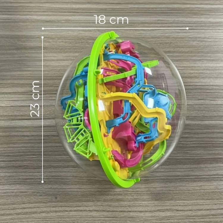 Zbliżenie na kulki i prowadnice toru w labiryncie kulkowym WOOPIE 3D 360 — widoczne łączenia i szczeliny