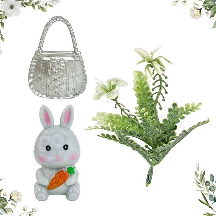Porównanie rozmiaru Lalka Emi Style Fashion 32 cm WOOPIE ROYAL trzymana w dłoni — skala i proporcje zabawki