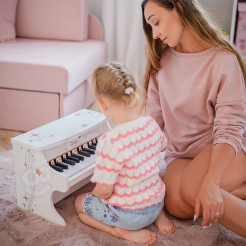 Pianino CLASSIC WORLD — widok z góry na rząd klawiszy i oznaczenia pomagające w nauce