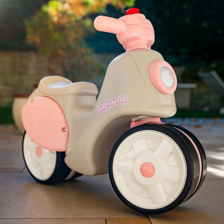 Widok siedziska i tylnej części Scooter Strada FALK — ergonomiczne rozwiązanie dla dziecka od 1 roku