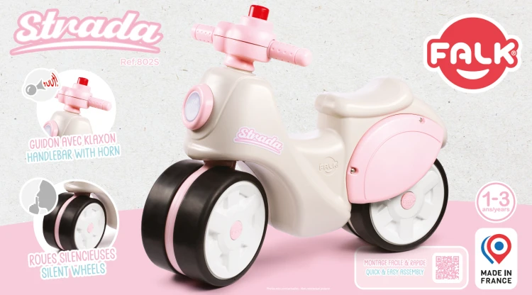 Elementy zestawu Scooter Strada FALK rozłożone obok jeździka — widoczne części do montażu