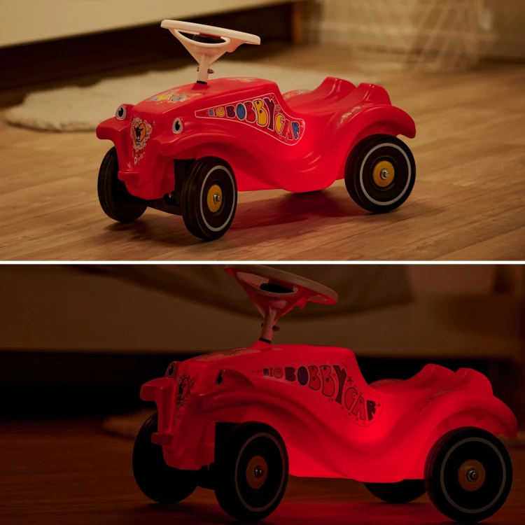 Widok z tyłu jeździka BIG Bobby Car Classic — kształt oparcia i miejsce na nogi widoczne