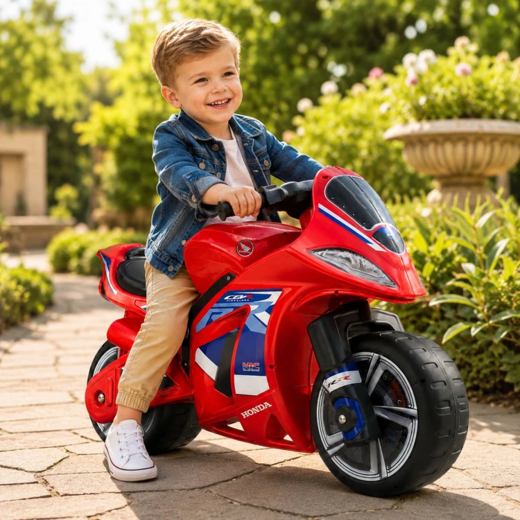 Profil boczny jeździka INJUSA Honda CBR Fireblade — widoczne koła, podnóżek i kontury nadwozia
