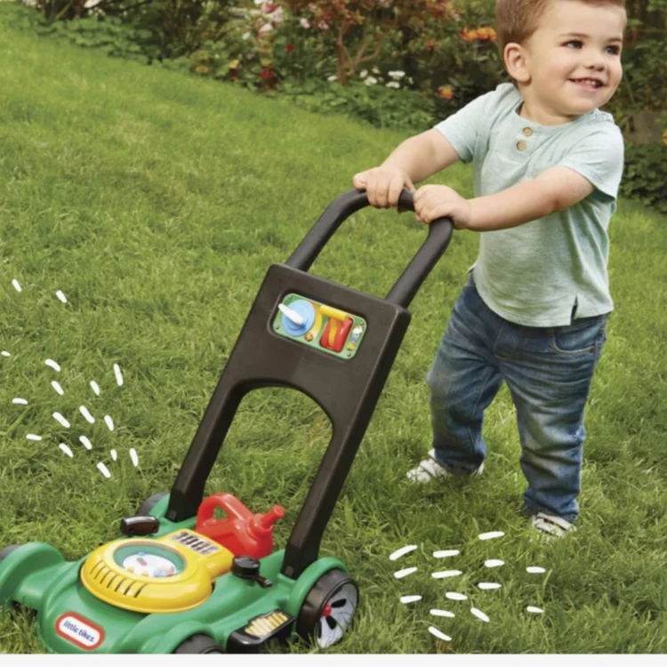 Boczny kąt pchacza Little Tikes — uchwyt do prowadzenia i ergonomiczna konstrukcja