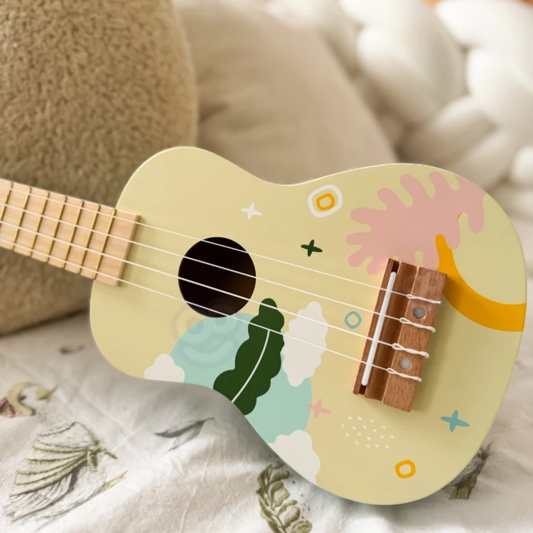 Tył korpusu ukulele CLASSIC WORLD — widok na łączenia drewna i gładkie, niebieskie wykończenie powierzchni