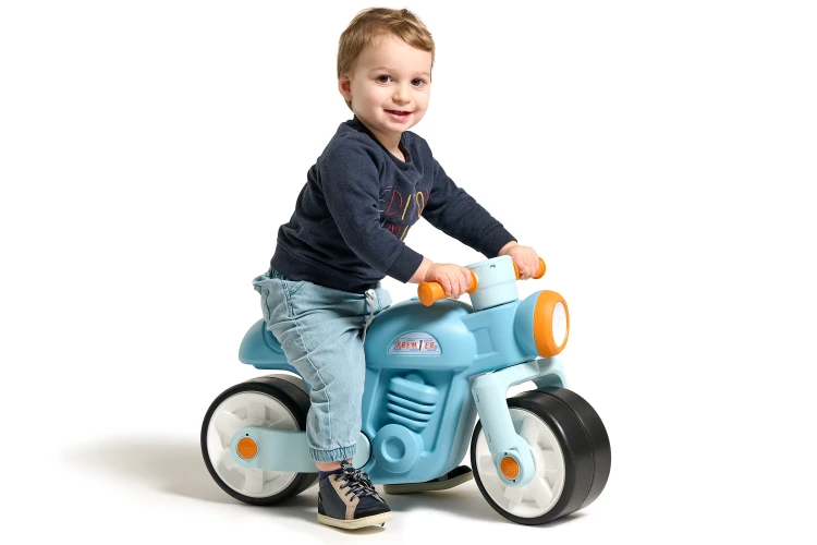 Detal siedziska i tylnej sekcji FALK Motor Prem1er — mocowania i estetyczne szwy w retro wykończeniu
