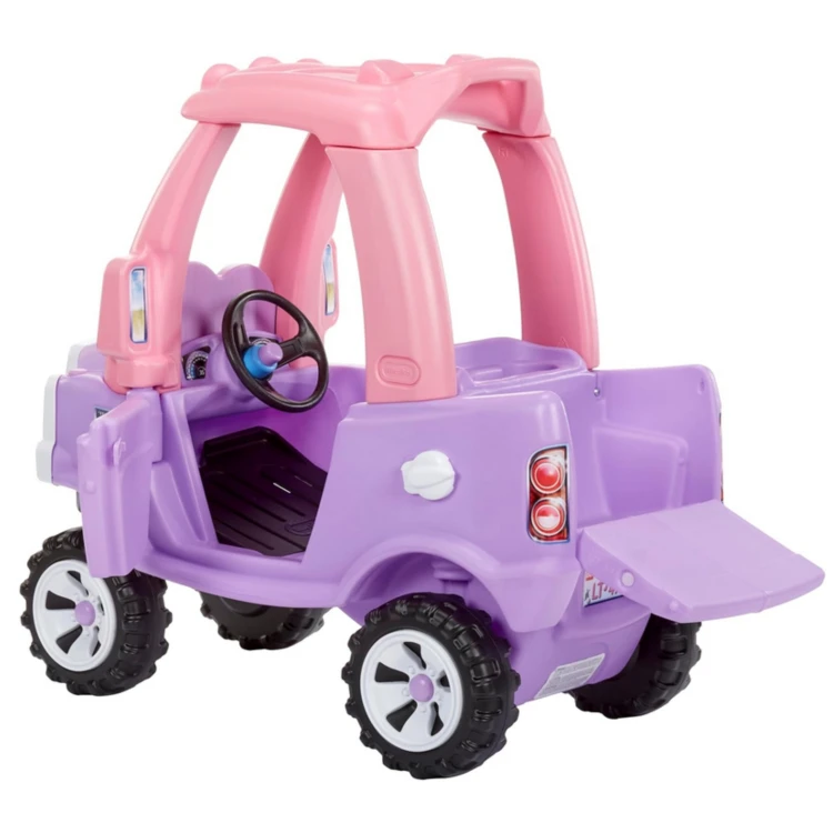 Tył jeździka LITTLE TIKES Cozy Coupe — miejsce do przechowywania pod klapą, ujęcie pokazujące przestrzeń bagażową.
