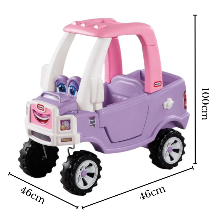 Maluch bawi się jeździkiem Cozy Coupe Truck LITTLE TIKES — scena użytkowania na podwórku, naturalna zabawa i ruch.