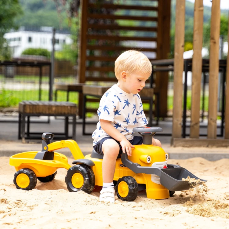 Kierownica i panel sterowania jeździka Traktor Komatsu FALK — ergonomiczne uchwyty i łatwe prowadzenie pojazdu