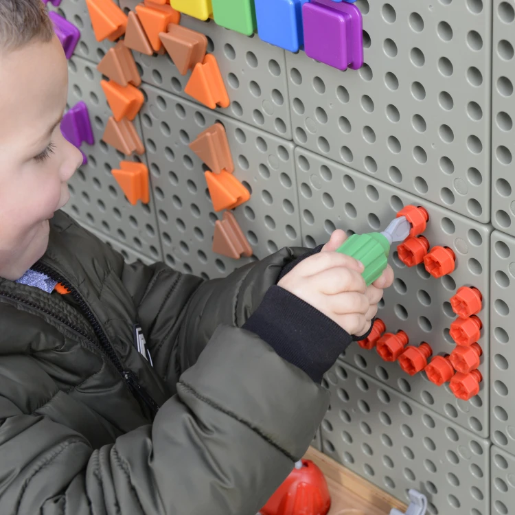 Prezentacja pudełka i przegródek zestawu MASTERKIDZ 55 — porządek części do warsztatów i STEM