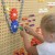 Pokazane narzędzia ułożone obok tablicy manipulacyjnej — inspiracja do zabawy edukacyjnej z MASTERKIDZ 55