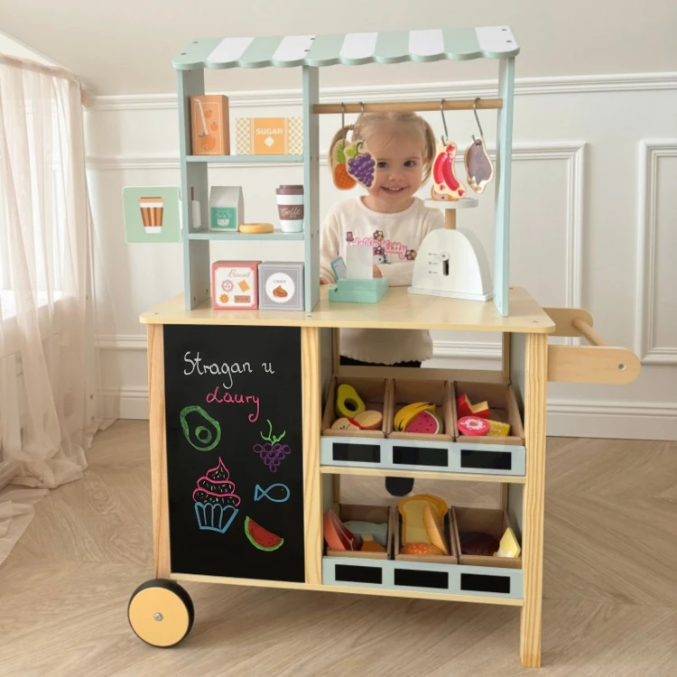 Panel kuchenny WOOPIE GREEN z kuchenką i przyborami — widok detalu płyty i pokręteł