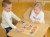 Pionki ustawione w zwycięskiej sekwencji na planszy kółko i krzyżyk MASTERKIDZ — scena pokazująca rozgrywkę i strategię