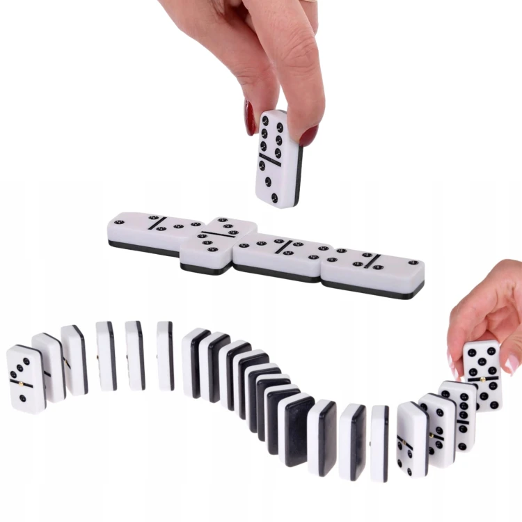 Zestaw domino WOOPIE rozłożony na stole — widok wszystkich 28 kostek i różnorodnych układów