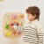 Dziecko bawiące się drewnianą tablicą Montessori Viga — układanie elementów rozwijające małą motorykę