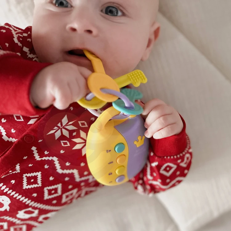 Zbliżenie na gryzak WOOPIE BABY 88 — faktura i kształt elementu do żucia w zestawie 2w1, szczegóły powierzchni