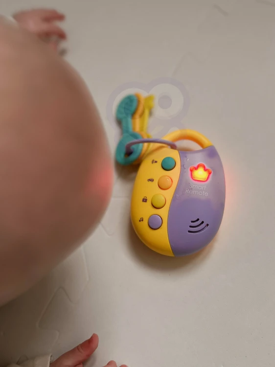 Tył zabawki WOOPIE BABY 88 — widoczny panel z elementami interaktywnymi i miejsca mocowania, detale konstrukcji