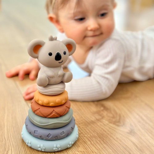 Piramidka Koala WOOPIE BABY — ujęcie z góry pokazujące ułożone kolorowe krążki i przymocowany gryzak