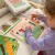 Widok na spód i krawędzie planszy układanki TOOKY TOY — konstrukcja i rozmieszczenie otworów