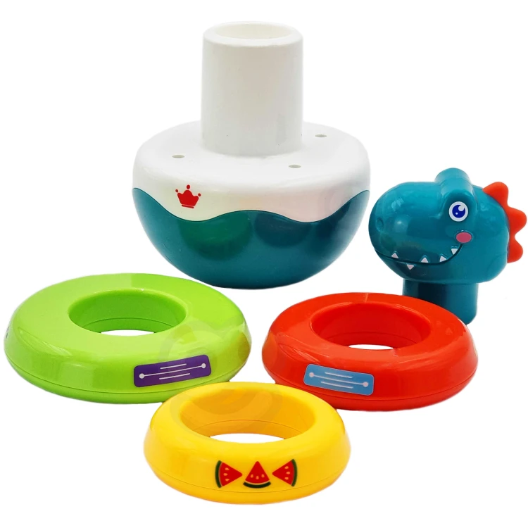 Rączka niemowlaka chwytająca element Dino — zastosowanie piramidki w rozwijaniu motoryki i zmysłów