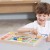 Widok z góry na układankę Montessori VIGA — pola do układania, otwory na kulki i rozmieszczenie elementów