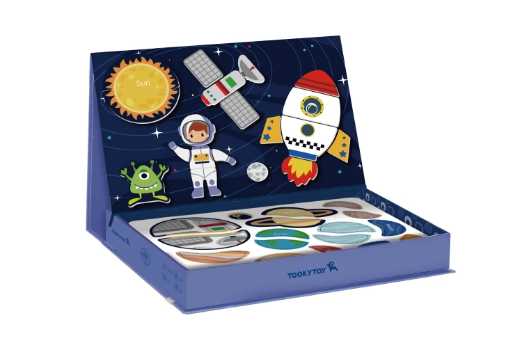 Dziecko bawi się puzzlami Montessori TOOKY TOY, rozwija motorykę przez dopasowywanie kształtów