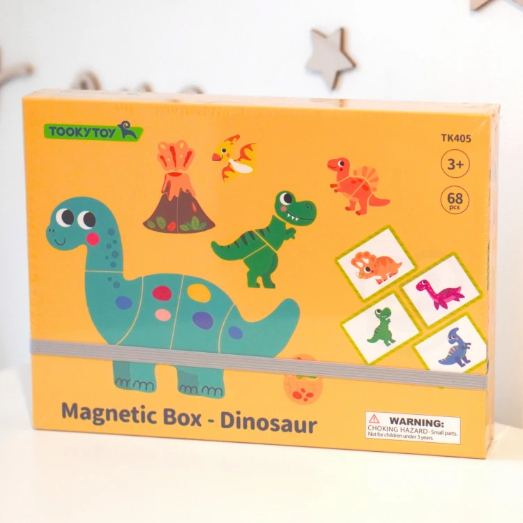 Porównanie rozmiarów elementów układanki — dinozaury obok dłoni dla skali, produkt TOOKY TOY