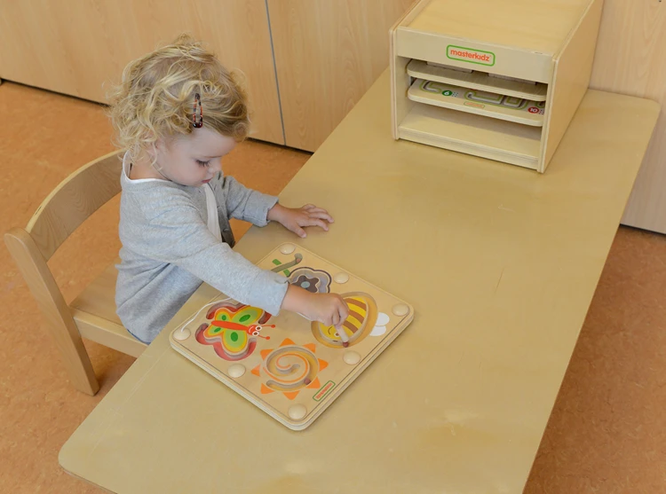 Detal przesuwanych koralików i magnesów — ścieżka ruchu na tabliczce MASTERKIDZ