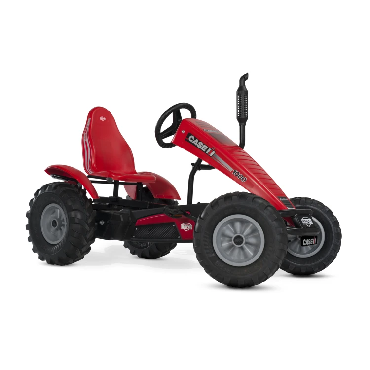 Gokart na pedały BERG XL Case IH — widok 3/4 czerwonego pojazdu, rama, kierownica i przednie koło
