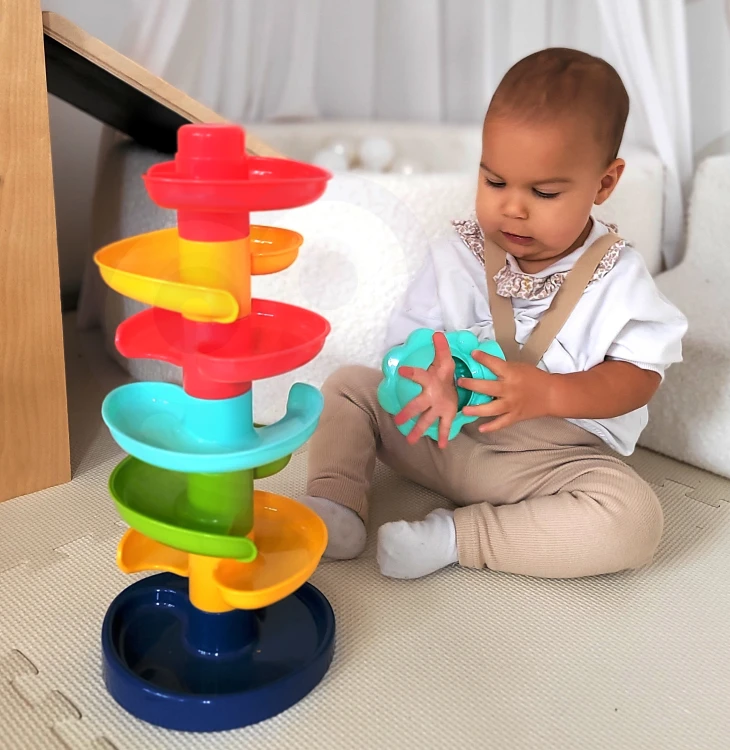 Zbliżenie na środkową część spirali toru kulkowego WOOPIE BABY z kolorowymi detalami