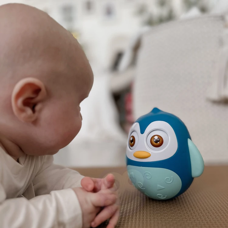Detale sensoryczne WOOPIE BABY 88 — elementy do dotyku i kontrastowe przeszycia widoczne z boku zabawki