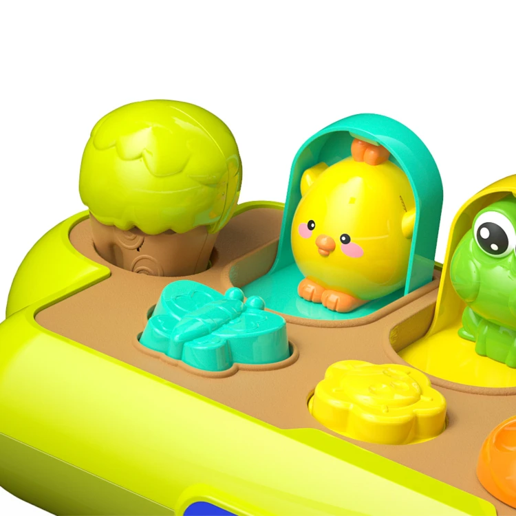 Zestaw WOOPIE BABY ustawiony jako dekoracja na półce — kolorowy akcent z serii POP-UP Wyskakujące Zwierzątka 88